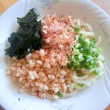 かつお節と揚げ玉の冷やしうどん